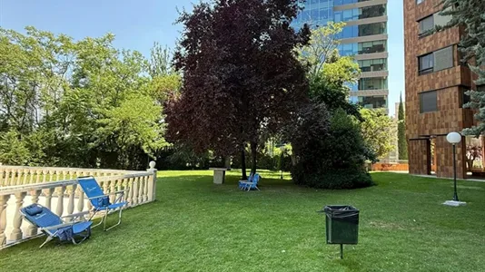 Rooms in Madrid Chamartín - photo 9