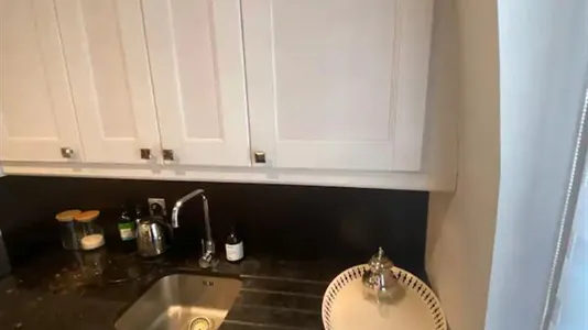 Apartments in Paris 16éme arrondissement (North) - photo 5