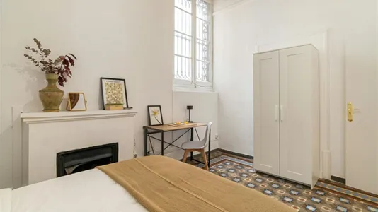 Rooms in Barcelona Ciutat Vella - photo 2