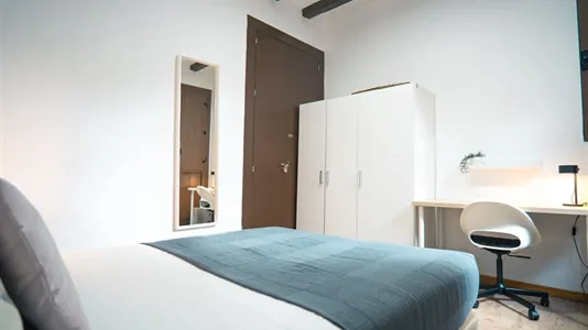 Rooms in Barcelona Ciutat Vella - photo 3