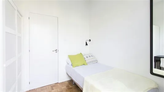 Rooms in Madrid Chamberí - photo 2