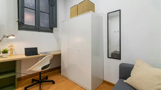 Rooms in Barcelona Ciutat Vella - photo 6