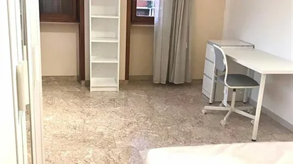 Room for rent in Roma Municipio VII – Appio-Latino/Tuscolano/Cinecittà, Rome