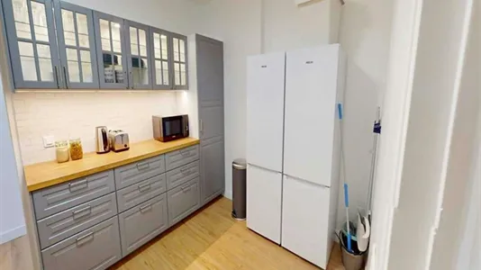 Rooms in Paris 8ème arrondissement - photo 7