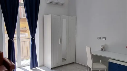 Rooms in Napoli Municipalità 4 - photo 4