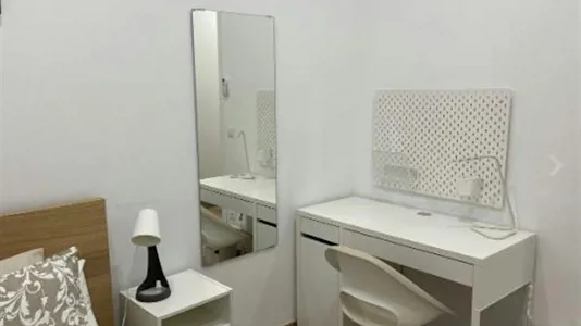 Rooms in Barcelona Ciutat Vella - photo 2