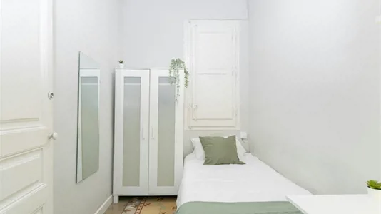 Rooms in Barcelona Eixample - photo 1