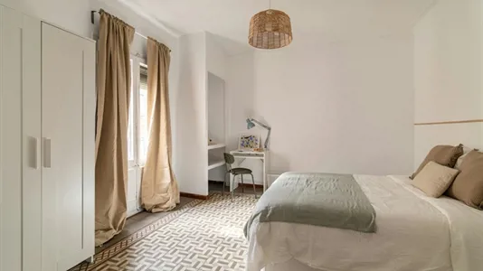 Rooms in Barcelona Ciutat Vella - photo 2