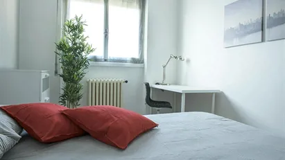 Room for rent in Milano Zona 7 - Baggio, De Angeli, San Siro, Milan