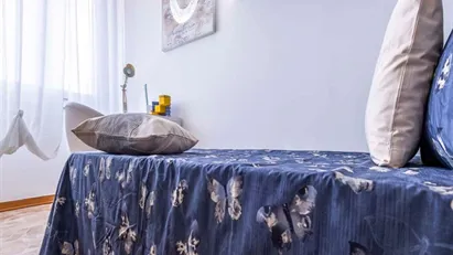 Room for rent in Milano Zona 6 - Barona, Lorenteggio, Milan