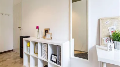 Room for rent in Milano Zona 6 - Barona, Lorenteggio, Milan