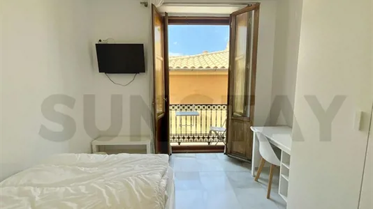 Rooms in Valencia Ciutat Vella - photo 1