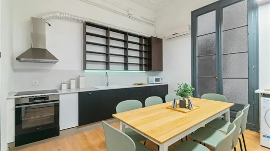 Rooms in Barcelona Ciutat Vella - photo 10