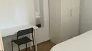 Room for rent, Málaga, Andalucía, &lt;span class=&quot;blurred street&quot; onclick=&quot;ProcessAdRequest(13903235)&quot;&gt;&lt;span class=&quot;hint&quot;&gt;See streetname&lt;/span&gt;[xxxxxxxxxxxxx]&lt;/span&gt;
