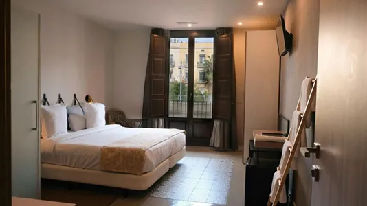 Rooms in Barcelona Ciutat Vella - photo 1