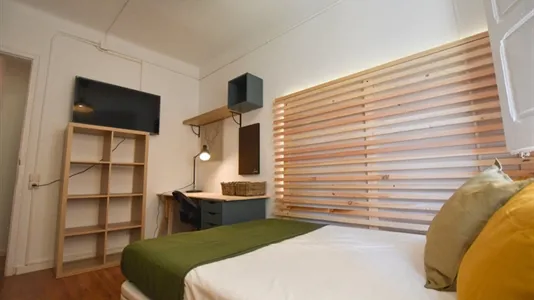 Rooms in Barcelona Ciutat Vella - photo 2