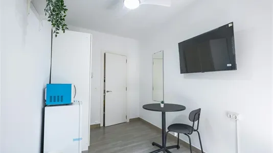 Rooms in Barcelona Nou Barris - photo 3
