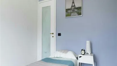 Room for rent in Milano Zona 8 - Fiera, Gallaratese, Quarto Oggiaro, Milan