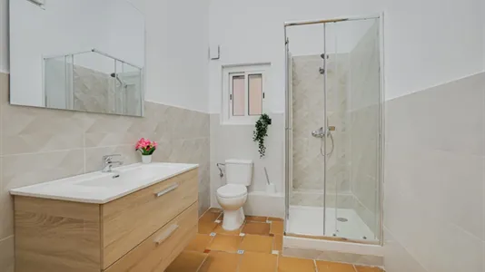 Rooms in Barcelona Eixample - photo 10