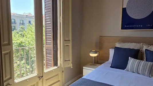 Rooms in Barcelona Eixample - photo 4
