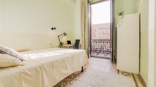 Rooms in Barcelona Eixample - photo 1