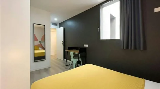 Rooms in Barcelona Ciutat Vella - photo 3