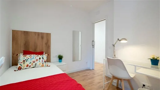 Rooms in Barcelona Ciutat Vella - photo 1