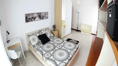 Room for rent in Milano Zona 7 - Baggio, De Angeli, San Siro, Milan