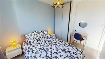 Room for rent in Grenoble, Auvergne-Rhône-Alpes