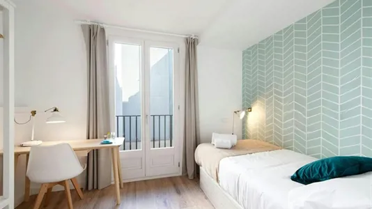 Rooms in Barcelona Ciutat Vella - photo 1