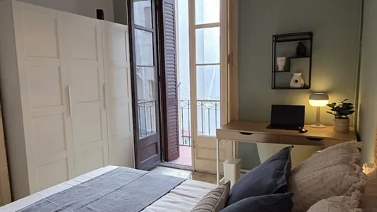 Rooms in Barcelona Eixample - photo 2