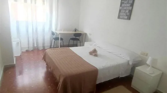 Rooms in Almería - photo 2