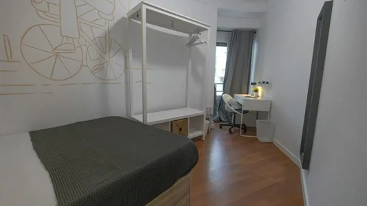 Rooms in Barcelona Ciutat Vella - photo 2