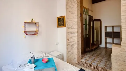Rooms in Valencia Ciutat Vella - photo 3