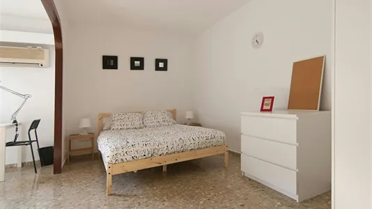 Rooms in Valencia Extramurs - photo 5