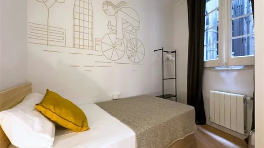 Rooms in Barcelona Ciutat Vella - photo 2