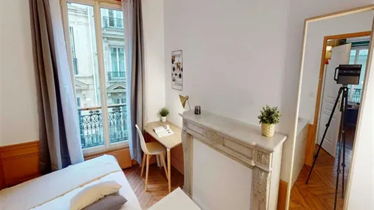 Rooms in Paris 8ème arrondissement - photo 3