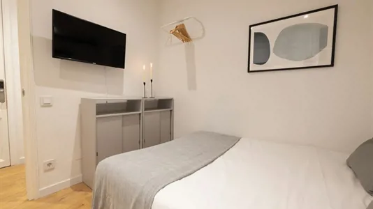 Rooms in Barcelona Eixample - photo 2