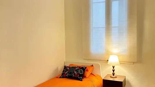 Rooms in Barcelona Ciutat Vella - photo 2