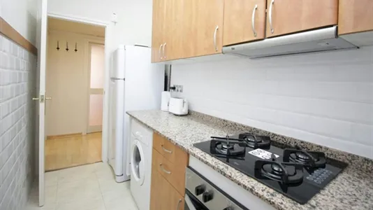 Rooms in Barcelona Sants-Montjuïc - photo 9