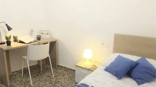 Rooms in Moncada - photo 5