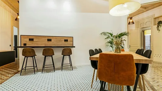 Rooms in Barcelona Eixample - photo 10