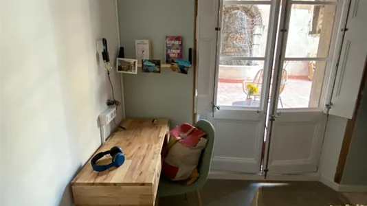 Rooms in Barcelona Ciutat Vella - photo 4
