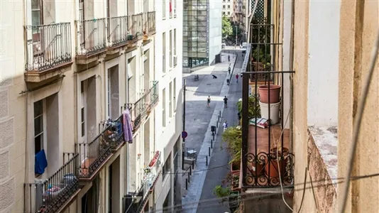 Rooms in Barcelona Ciutat Vella - photo 10