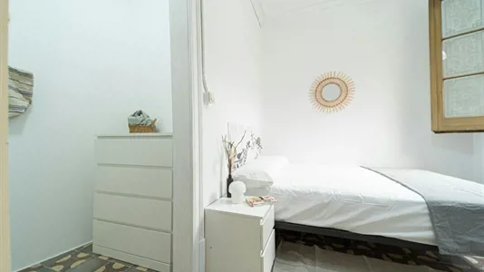 Rooms in Barcelona Ciutat Vella - photo 3