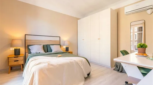 Rooms in Barcelona Eixample - photo 2