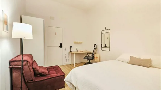 Rooms in Barcelona Ciutat Vella - photo 3