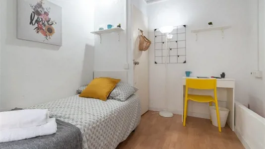 Rooms in Barcelona Ciutat Vella - photo 1