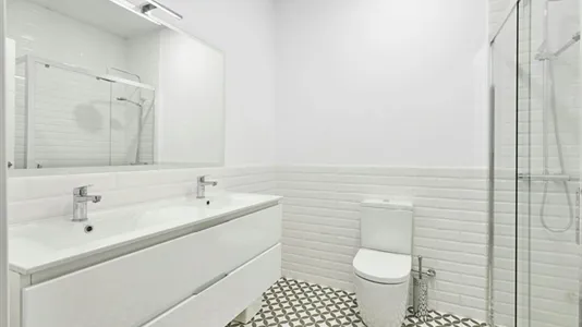 Rooms in Barcelona Ciutat Vella - photo 9