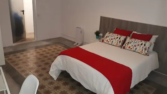 Rooms in Barcelona Ciutat Vella - photo 10